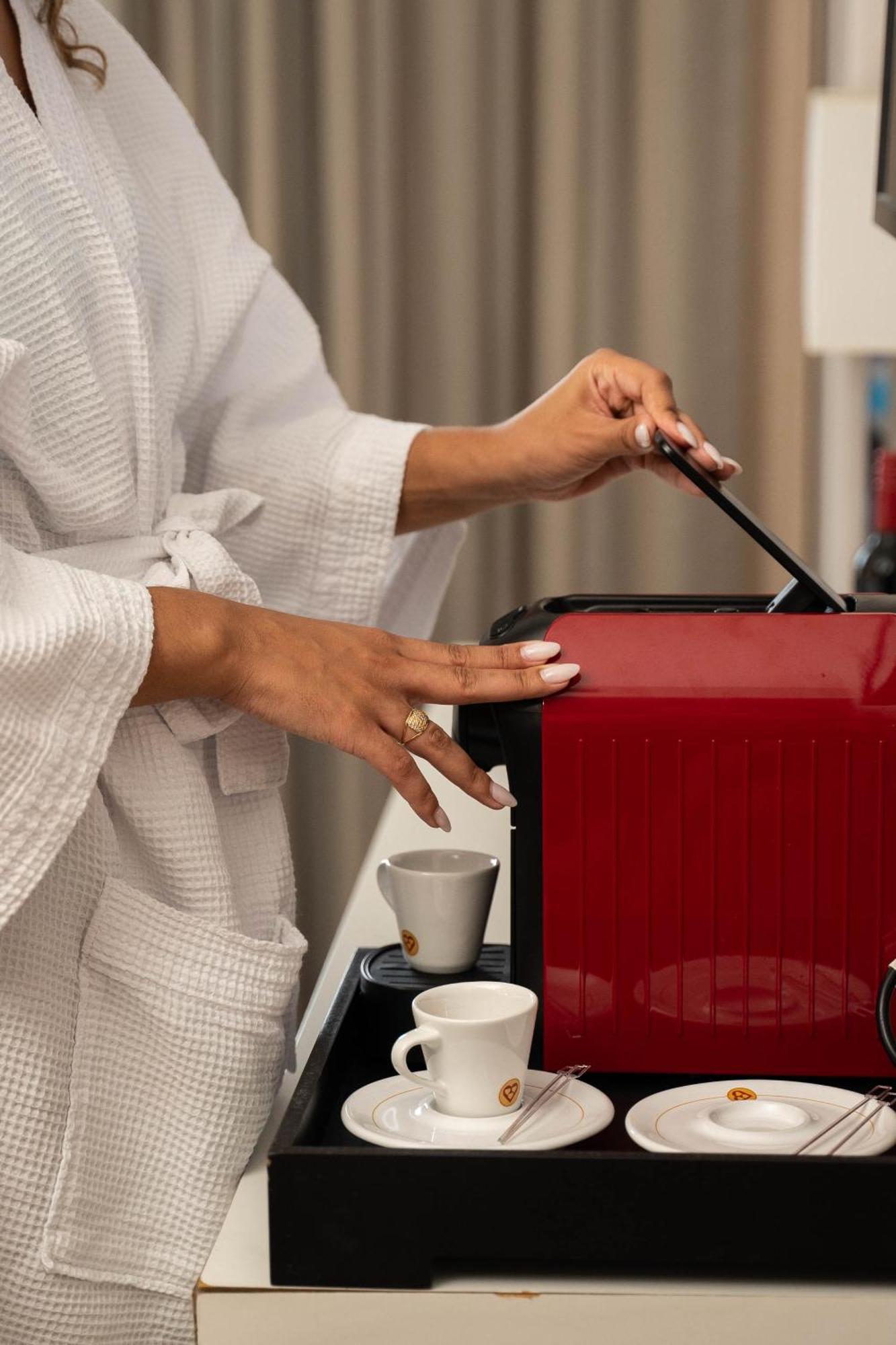 Radisson Rio De Janeiro Barra Ξενοδοχείο Εξωτερικό φωτογραφία A Nespresso machine