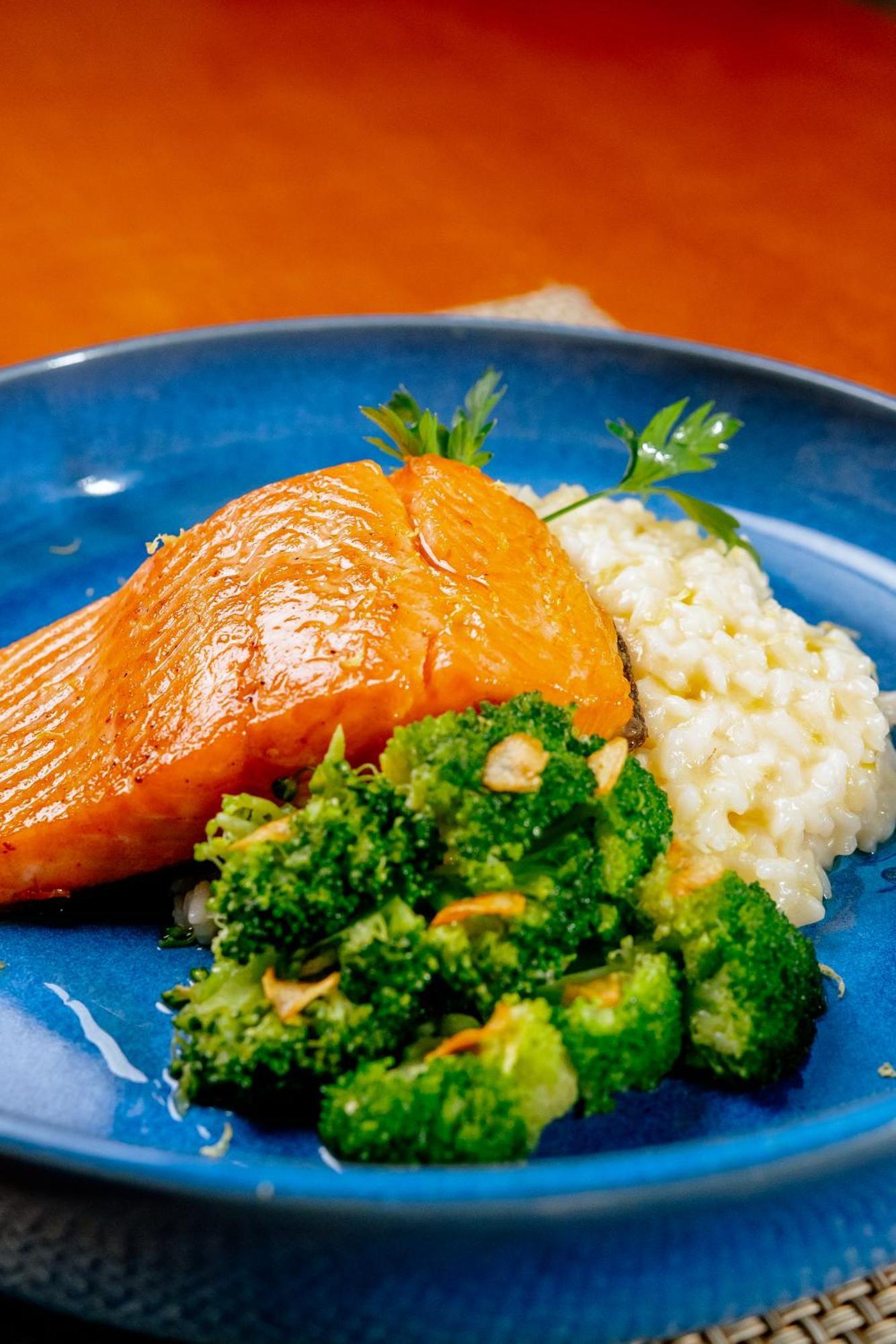 Radisson Rio De Janeiro Barra Ξενοδοχείο Εξωτερικό φωτογραφία Salmon with mashed potatoes and broccoli