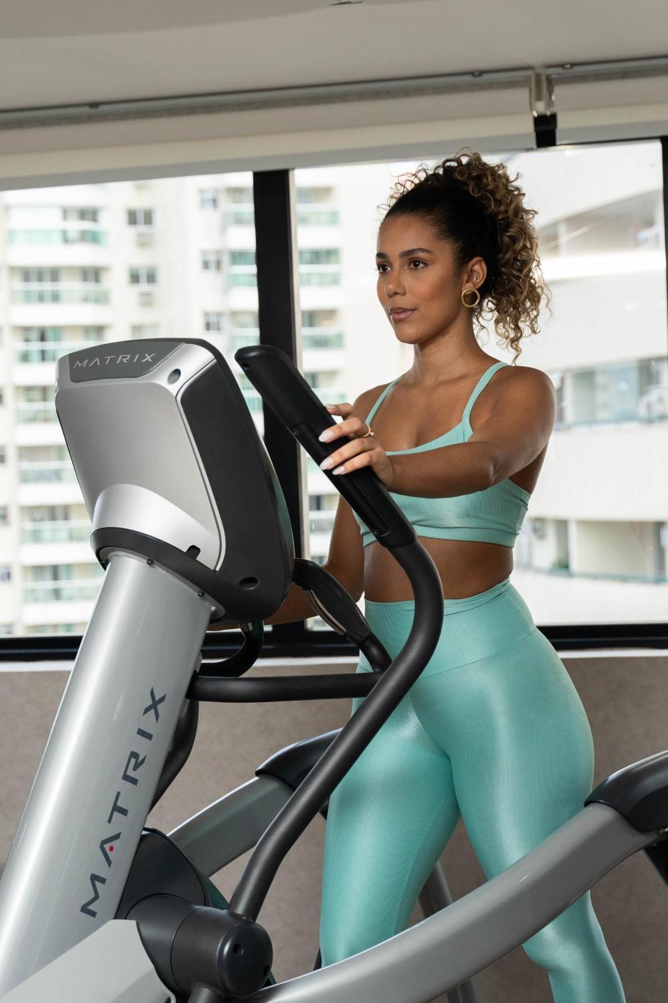 Radisson Rio De Janeiro Barra Ξενοδοχείο Εξωτερικό φωτογραφία A woman using a cross trainer